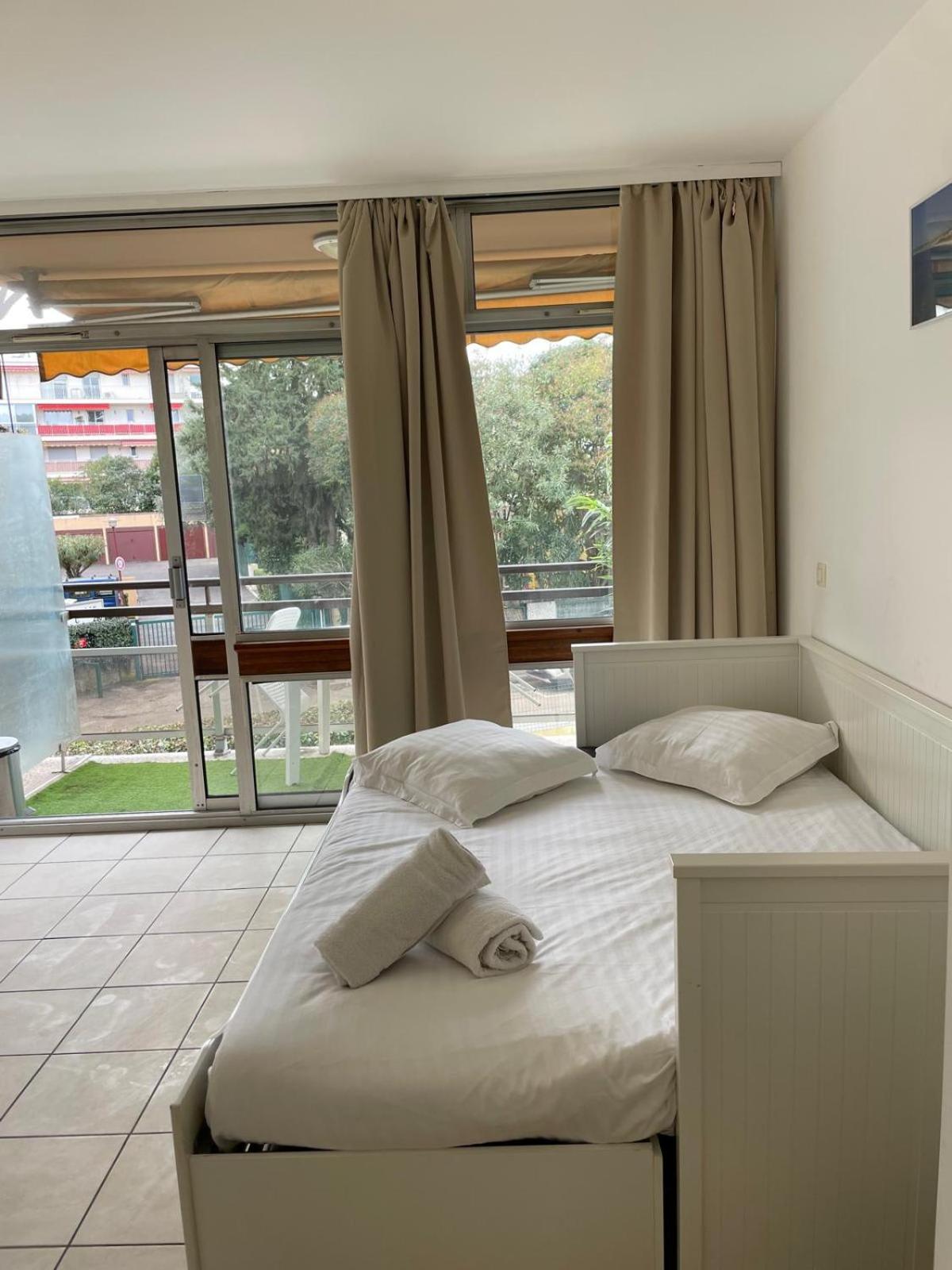 06u - Beautiful In - Swimming Pool And Tennis Court Appartement Saint-Laurent-du-Var